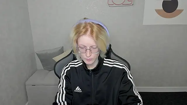 Snapshot of ElizabethHarpper chatting on 09-11-25, 01:05 ElizabethHarpper online show from 09-11-25, 01:05