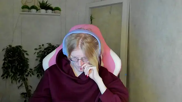 ElizabethHarpper online show from 11-29-25, 01:06