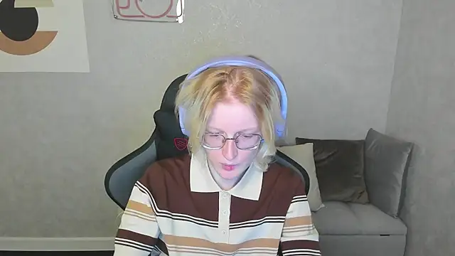 Snapshot of ElizabethHarpper chatting on 09-20-25, 01:32 ElizabethHarpper online show from 09-20-25, 01:32