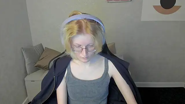 Snapshot of ElizabethHarpper chatting on 09-14-25, 08:15 ElizabethHarpper online show from 09-14-25, 08:15