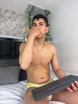 Snapshot of Angel_Khouri chatting on 09-15-25, 03:40 Angel Khouri online show from 09-15-25, 03:40