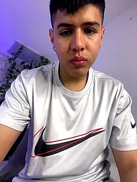 Snapshot of Angel_Khouri chatting on 10-07-25, 04:02 Angel Khouri online show from 10-07-25, 04:02