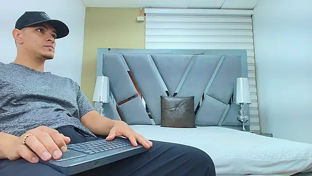 DAVID VICTORIAA online show from 04-15-26, 12:53