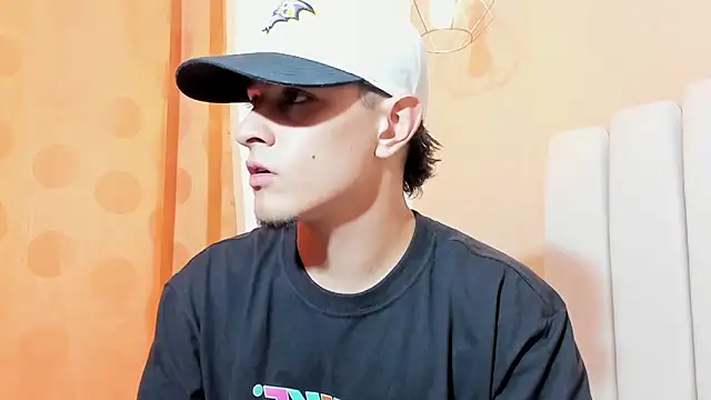 Snapshot of DAVID_VICTORIAA chatting on 02-21-25, 01:11 DAVID VICTORIAA online show from 02-21-25, 01:11