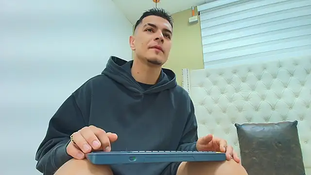 DAVID VICTORIAA online show from 02-21-26, 01:02