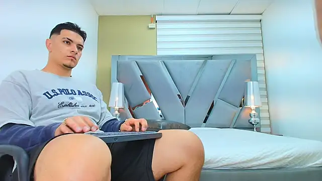 DAVID VICTORIAA online show from 04-11-26, 01:04