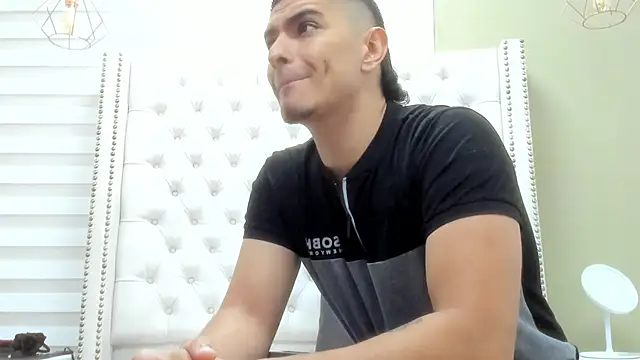 Snapshot of DAVID_VICTORIAA chatting on 10-31-25, 01:08 DAVID VICTORIAA online show from 10-31-25, 01:08