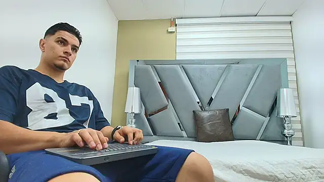 DAVID VICTORIAA online show from 05-09-26, 01:03