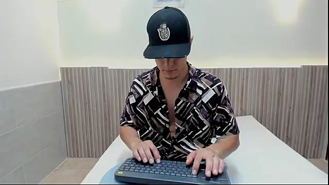 Snapshot of DAVID_VICTORIAA chatting on 03-14-25, 07:34 DAVID VICTORIAA online show from 03-14-25, 07:34