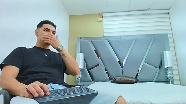 DAVID VICTORIAA online show from 04-21-26, 12:56