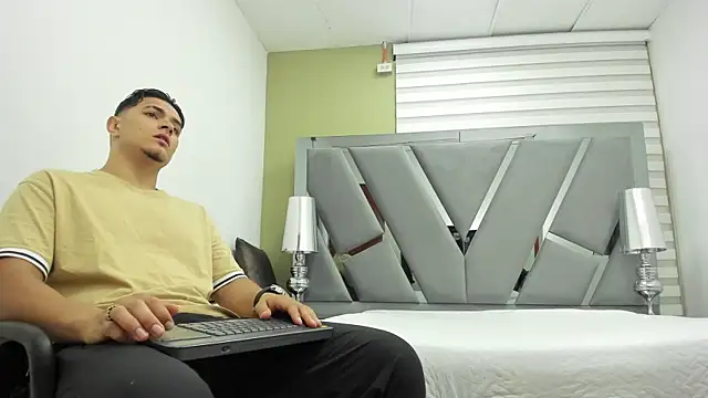 DAVID VICTORIAA online show from 05-26-26, 12:58