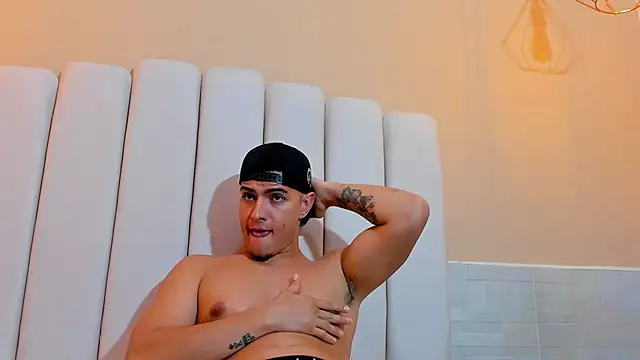 Snapshot of DAVID_VICTORIAA chatting on 03-12-25, 04:02 DAVID VICTORIAA online show from 03-12-25, 04:02