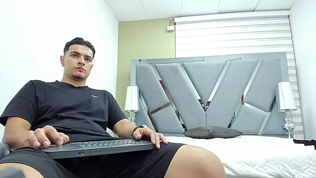 DAVID VICTORIAA online show from 06-10-26, 01:12