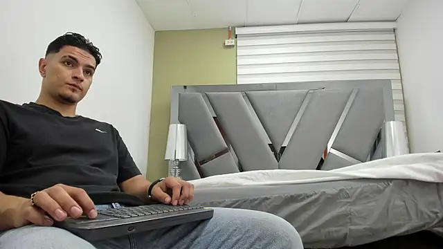 DAVID VICTORIAA online show from 05-15-26, 01:09