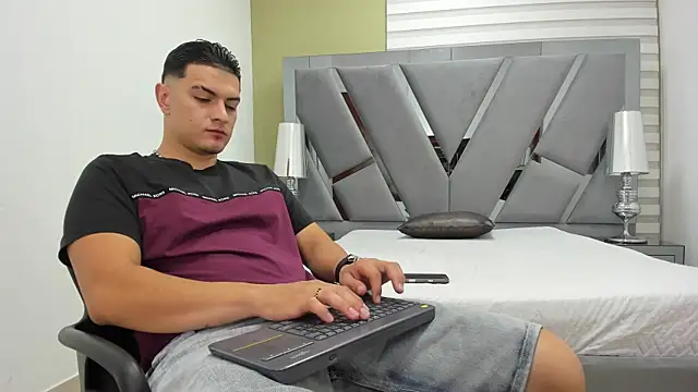 DAVID VICTORIAA online show from 06-19-26, 01:17