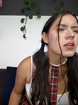 Snapshot of Danni_shy chatting on 09-09-25, 01:27 Danni shy online show from 09-09-25, 01:27
