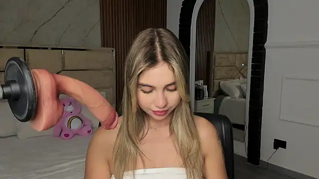 EmiilyHendriixx online show from 02-15-25, 08:56