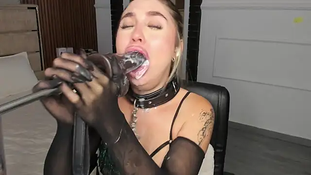 EmiilyHendriixx online show from 01-31-25, 01:54