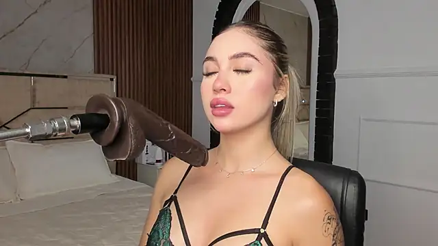 EmiilyHendriixx online show from 01-30-25, 07:15