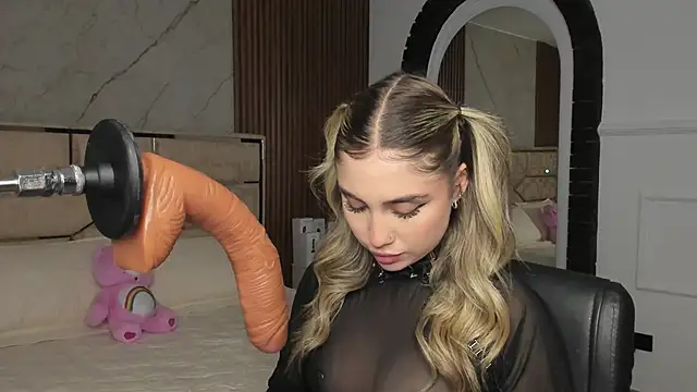 EmiilyHendriixx online show from 02-25-25, 07:38