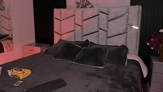 daniiphoeniixx online show from 12-15-25, 07:31