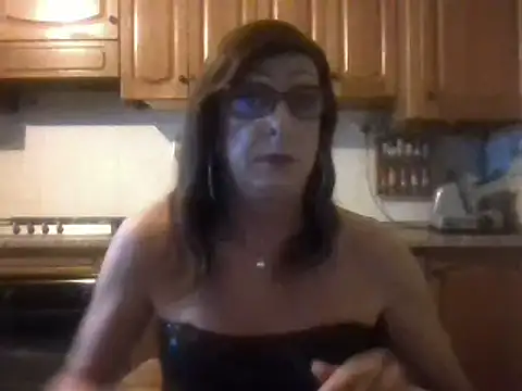 Snapshot of Tiabet chatting on 06-24-26, 07:55 Tiabet online show from 06-24-26, 07:55
