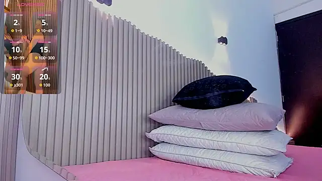 Annie kurt  online show from 10-30-25, 08:39