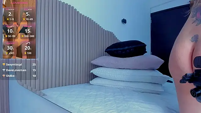 Annie kurt  online show from 11-21-25, 08:52