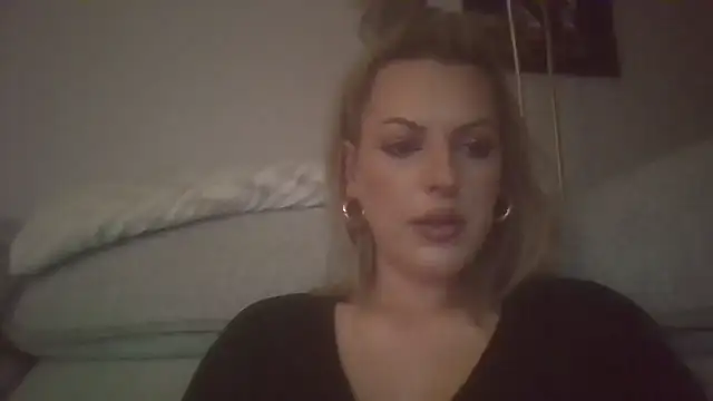 Snapshot of Gigi-Honey chatting on 10-11-25, 08:54 Gigi-Honey online show from 10-11-25, 08:54