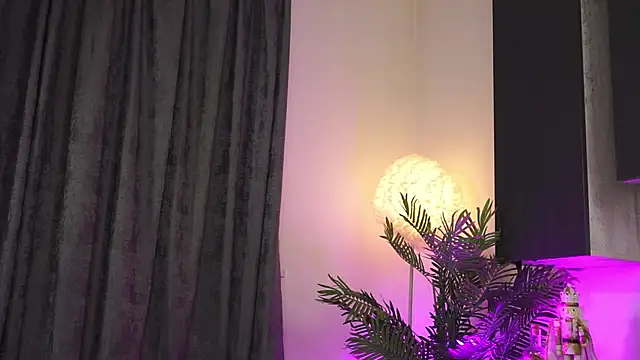 Snapshot of amiraroshen chatting on 09-22-25, 06:47 amiraroshen online show from 09-22-25, 06:47