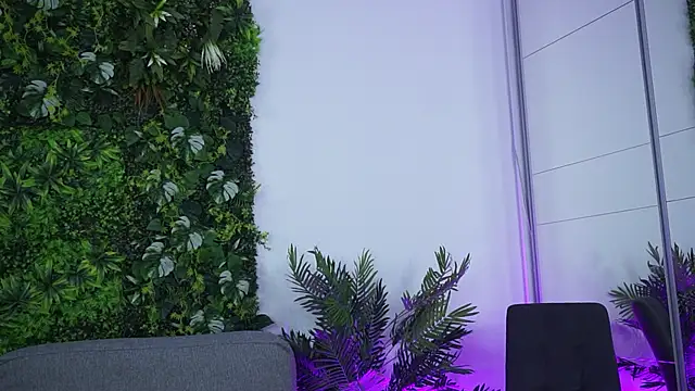 Snapshot of amiraroshen chatting on 10-07-25, 06:09 amiraroshen online show from 10-07-25, 06:09