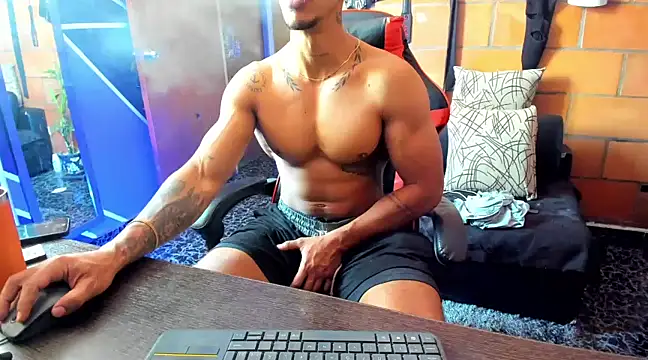 Snapshot of Adam_Valenciia chatting on 03-11-25, 03:02 Adam Valenciia online show from 03-11-25, 03:02