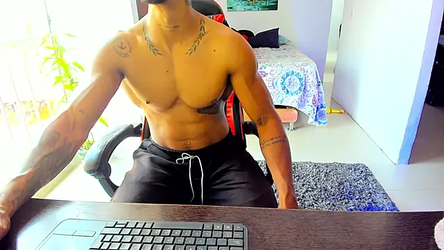 Snapshot of Adam_Valenciia chatting on 09-20-25, 04:01 Adam Valenciia online show from 09-20-25, 04:01