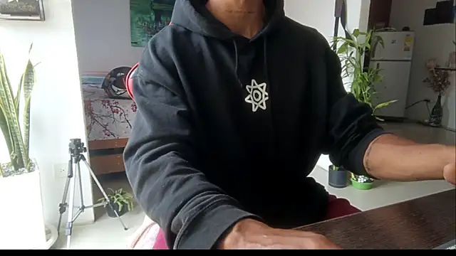 Adam Valenciia online show from 05-19-26, 02:46