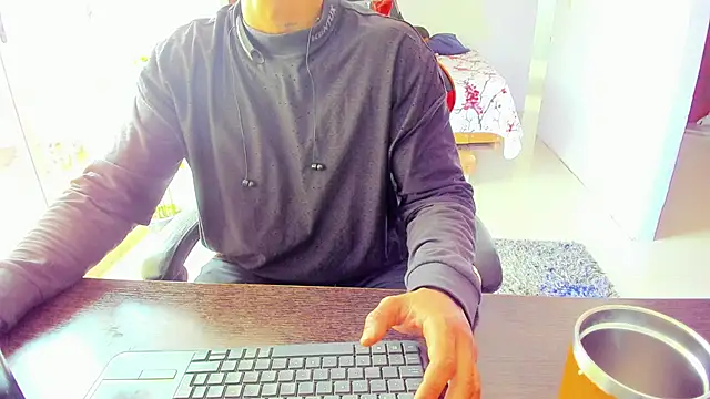 Snapshot of Adam_Valenciia chatting on 10-03-25, 03:57 Adam Valenciia online show from 10-03-25, 03:57