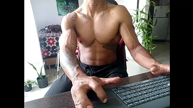 Snapshot of Adam_Valenciia chatting on 06-20-26, 03:50 Adam Valenciia online show from 06-20-26, 03:50