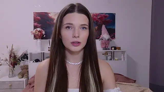 Nellie Medina online show from 11-23-25, 02:49