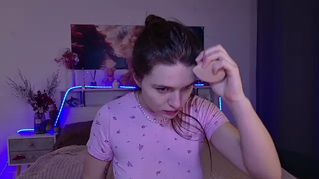 Snapshot of Nellie_Medina chatting on 02-15-26, 03:22 Nellie Medina online show from 02-15-26, 03:22