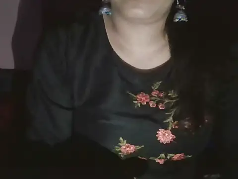 Snapshot of Hot-shanvi chatting on 05-21-26, 05:10 Hot-shanvi online show from 05-21-26, 05:10