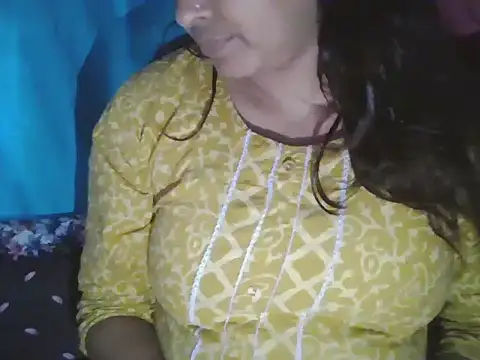 Snapshot of Hot-shanvi chatting on 06-01-26, 11:32 Hot-shanvi online show from 06-01-26, 11:32