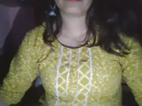 Snapshot of Hot-shanvi chatting on 04-18-26, 05:37 Hot-shanvi online show from 04-18-26, 05:37