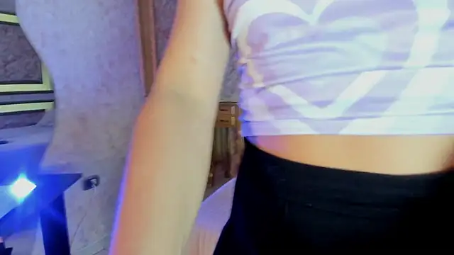 Snapshot of AlexaWatson_ chatting on 01-03-25, 04:06 AlexaWatson online show from 01-03-25, 04:06