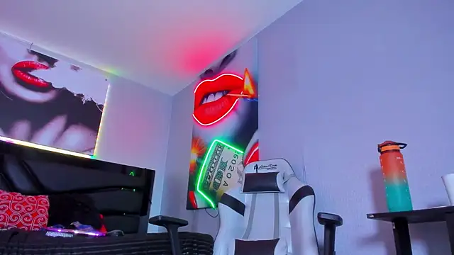 Snapshot of AlexaWatson_ chatting on 02-10-25, 07:07 AlexaWatson online show from 02-10-25, 07:07