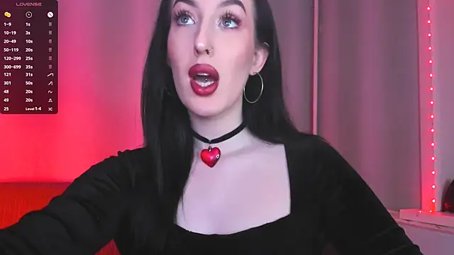 Snapshot of Miss_Alice__ chatting on 01-25-25, 12:38 Miss Alice online show from 01-25-25, 12:38