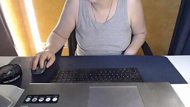 Snapshot of Sweet_Phoenix chatting on 06-05-26, 06:07 Sweet Phoenix online show from 06-05-26, 06:07
