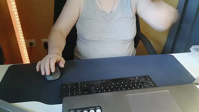 Snapshot of Sweet_Phoenix chatting on 06-19-26, 01:17 Sweet Phoenix online show from 06-19-26, 01:17