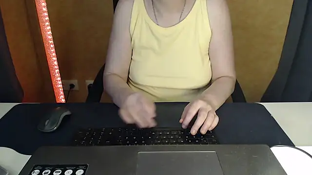 Snapshot of Sweet_Phoenix chatting on 05-23-26, 11:42 Sweet Phoenix online show from 05-23-26, 11:42