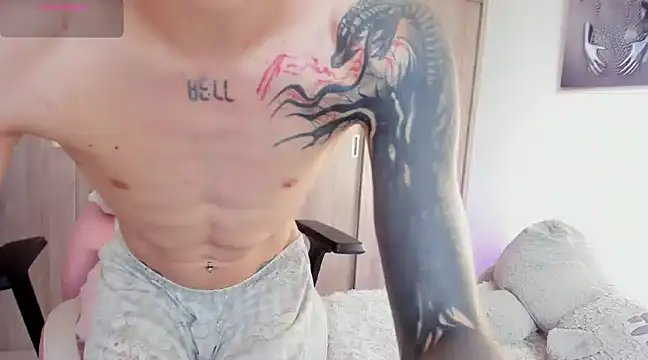 Snapshot of Henophiid chatting on 02-04-25, 12:55 Henophiid online show from 02-04-25, 12:55