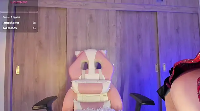 Snapshot of Henophiid chatting on 01-26-25, 06:59 Henophiid online show from 01-26-25, 06:59