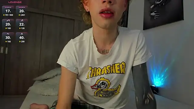 Snapshot of Henophiid chatting on 10-25-25, 10:58 Henophiid online show from 10-25-25, 10:58